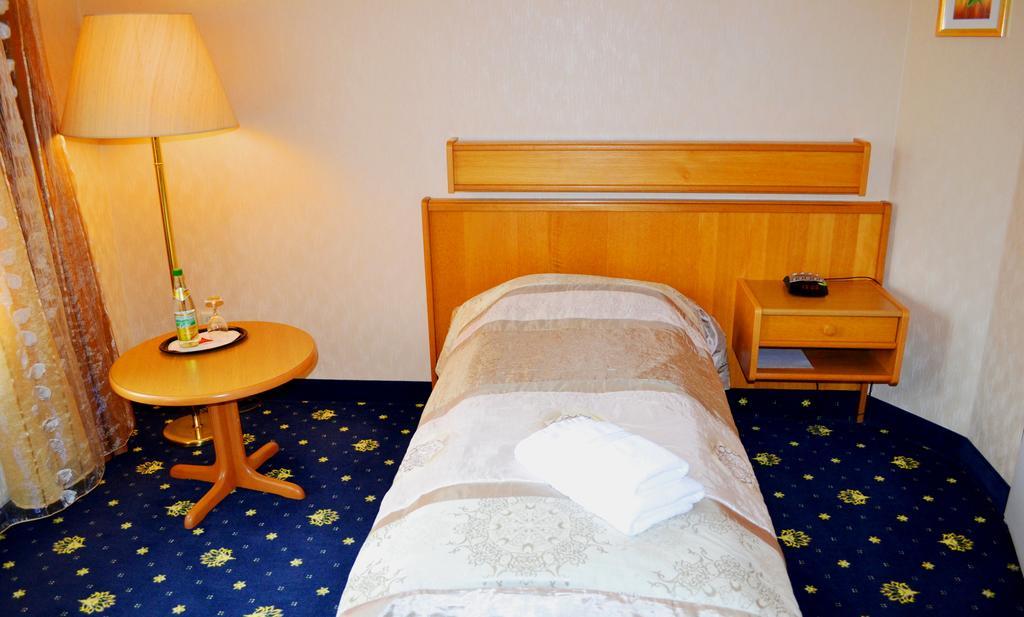 Hotel Zum Goldenen Hirsch Sankt Kilian Room photo