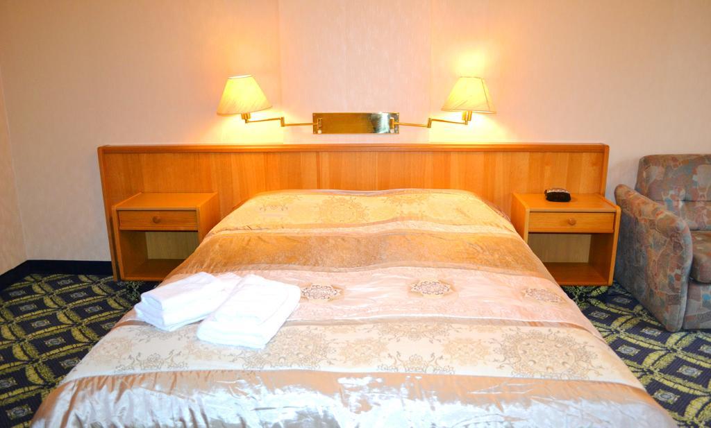 Hotel Zum Goldenen Hirsch Sankt Kilian Room photo