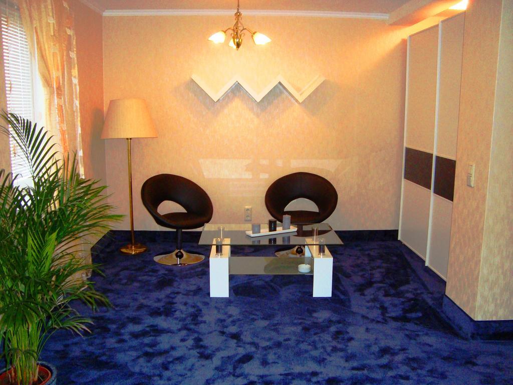 Hotel Zum Goldenen Hirsch Sankt Kilian Room photo