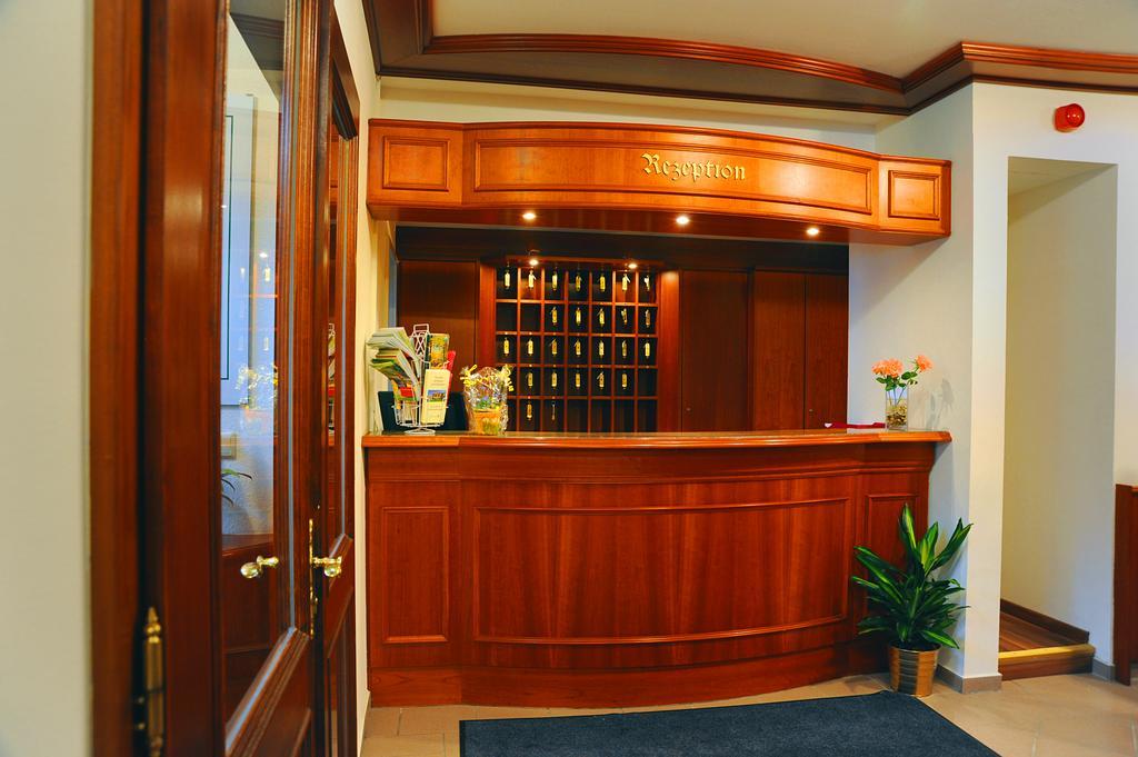 Hotel Zum Goldenen Hirsch Sankt Kilian Exterior photo