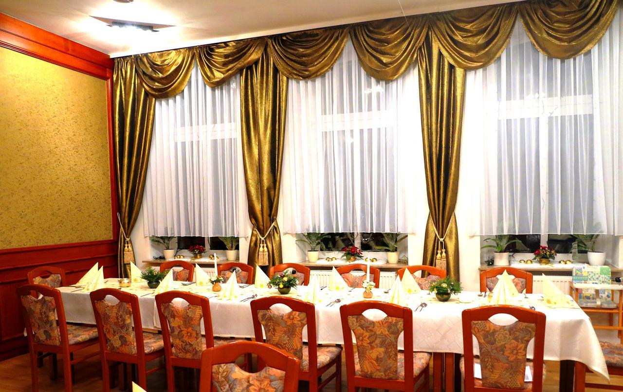 Hotel Zum Goldenen Hirsch Sankt Kilian Room photo